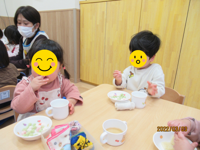 ひとつむぎ保育園の園児たちとひな祭り